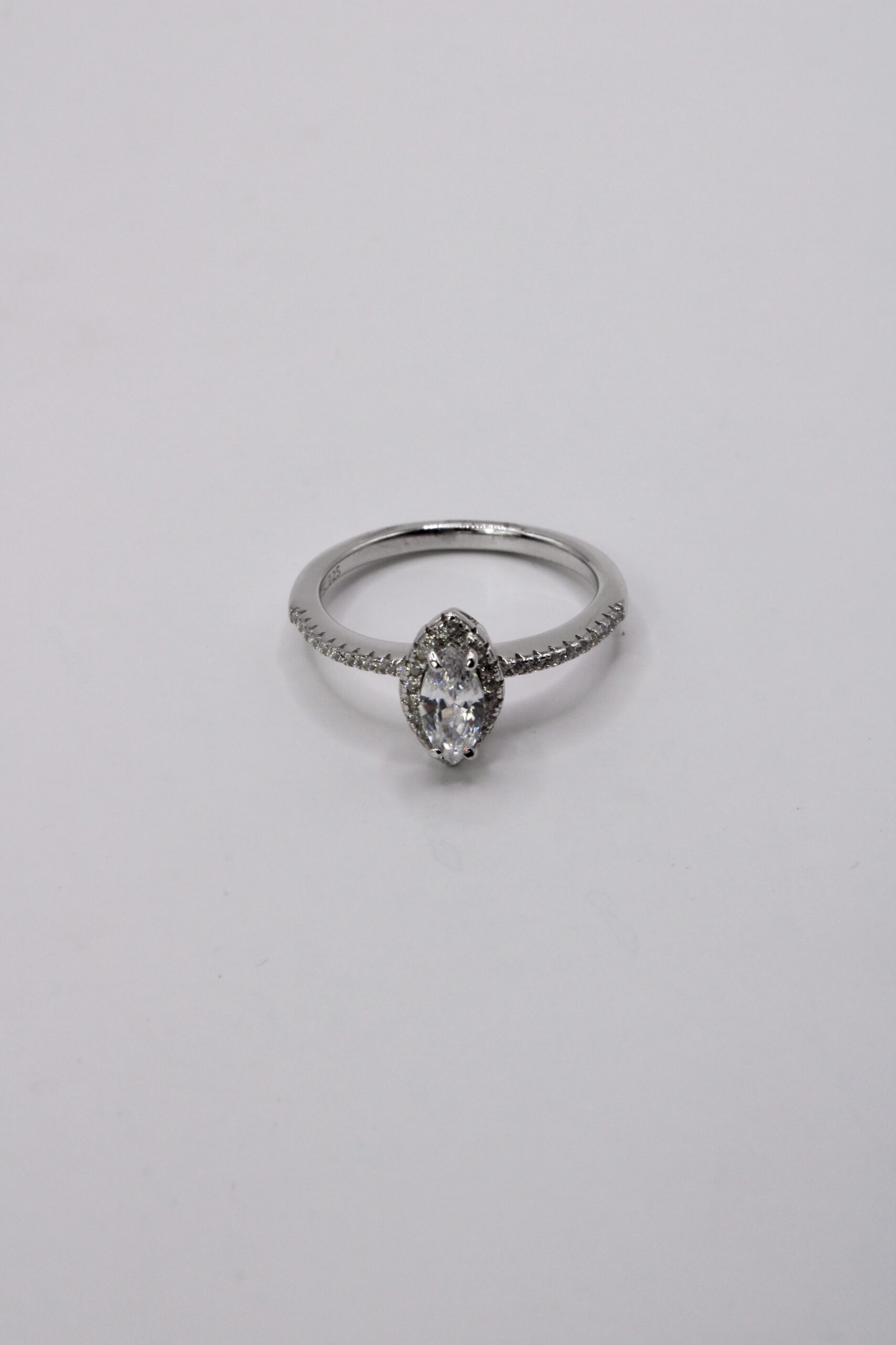 Anillo De Plata 925 Solitario Corte Marquesa