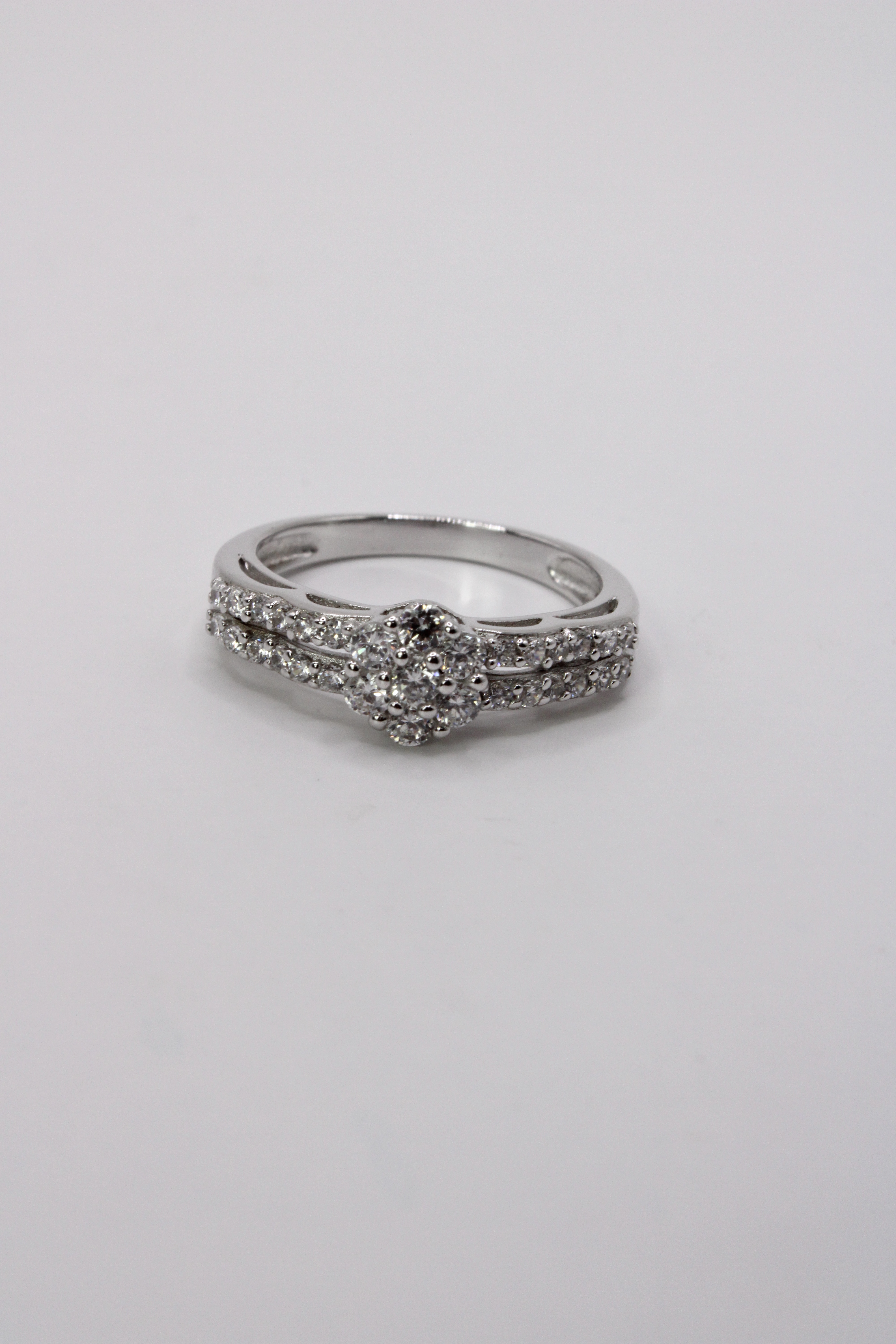 Anillo De Plata 925 Halo Floral