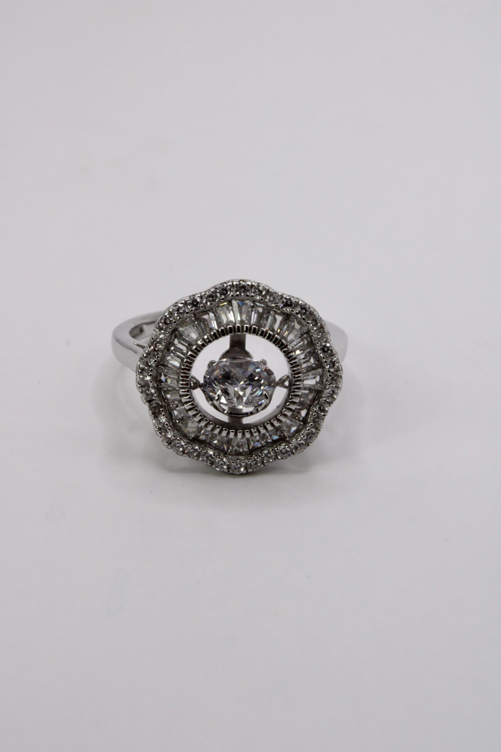 Anillo De Plata 925 Halo Floral y Baguette
