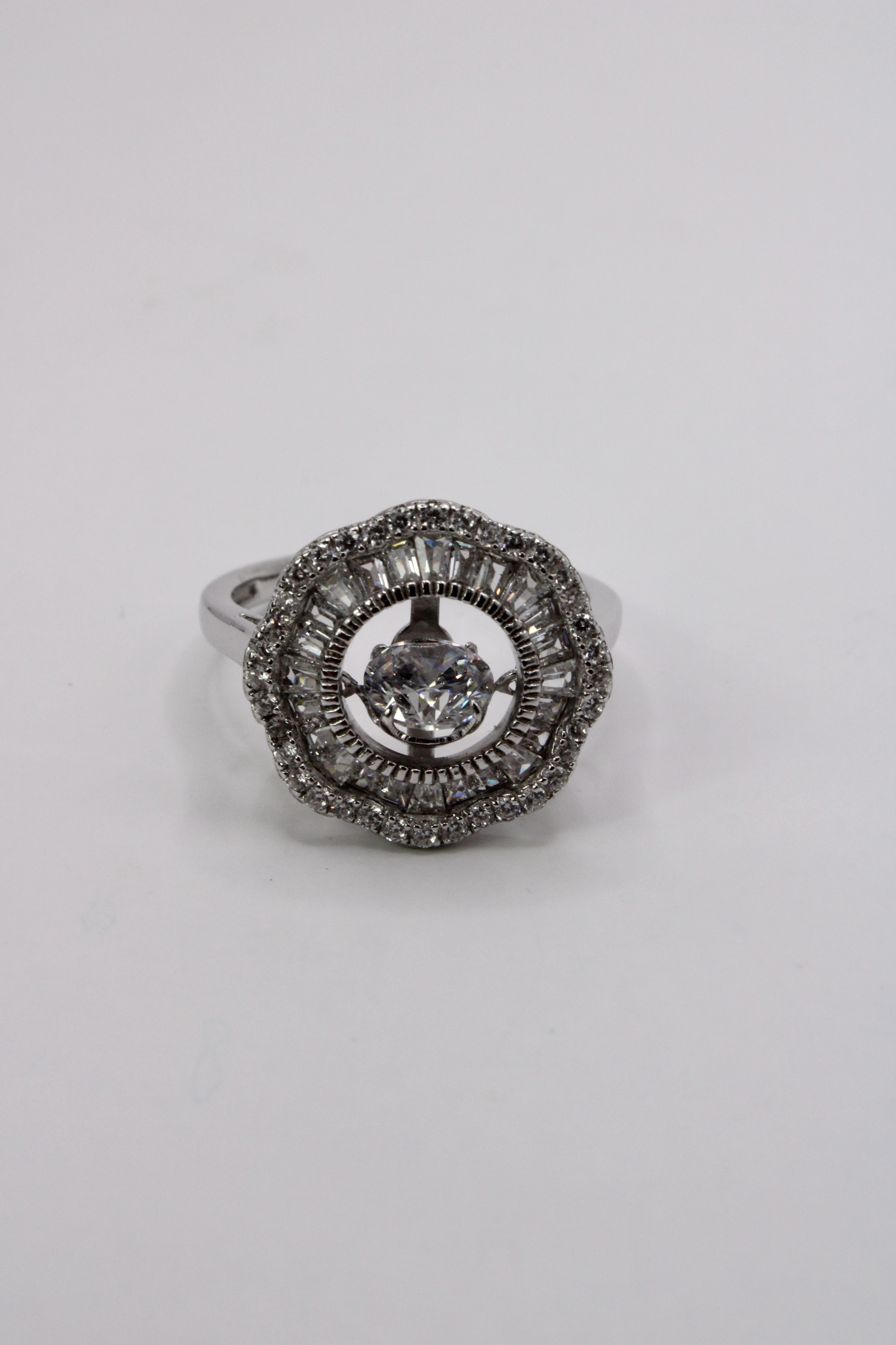 Anillo De Plata 925 Halo Floral y Baguette