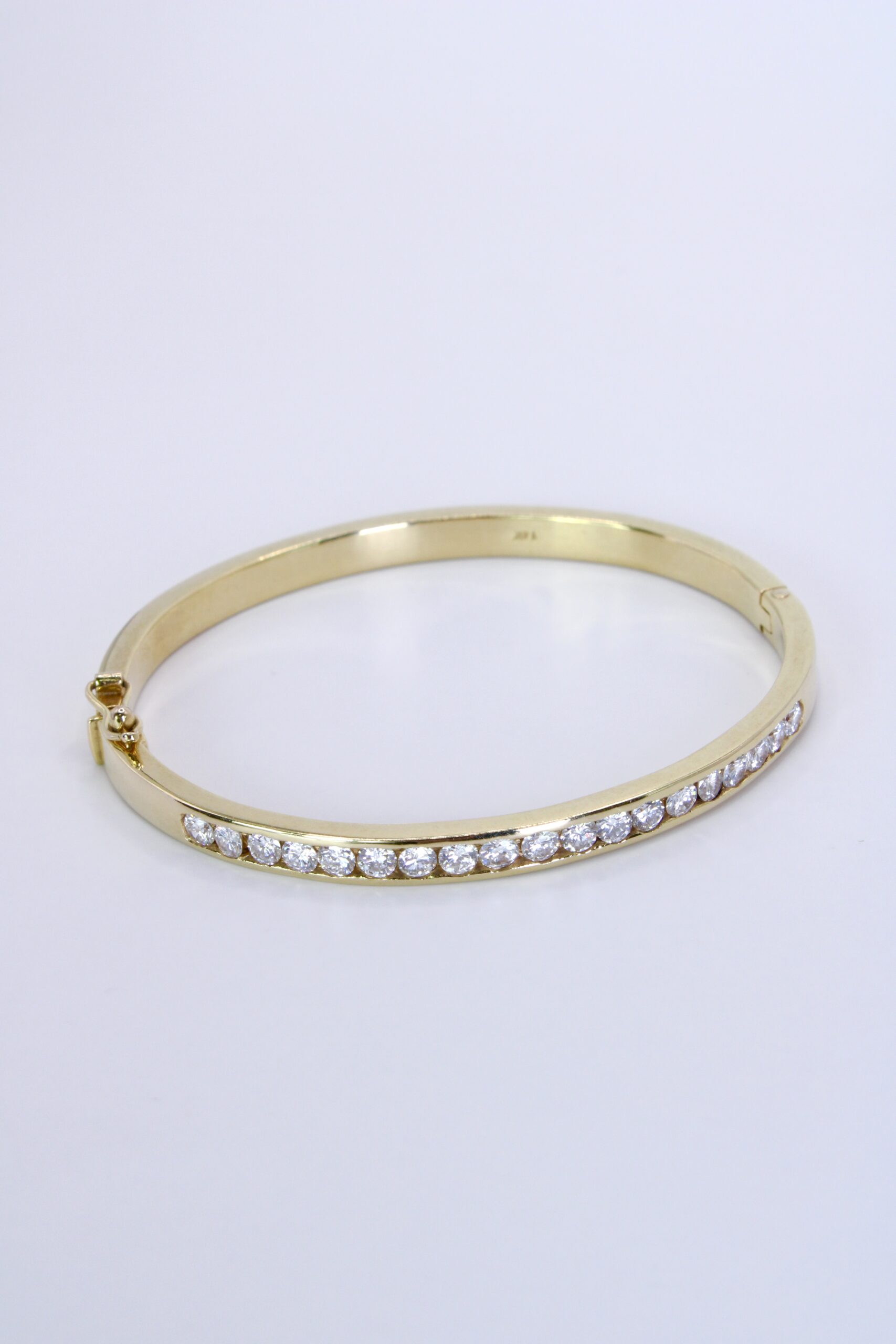 Pulsera De Oro 14k Bangle Sleek Con Diamantes Naturales