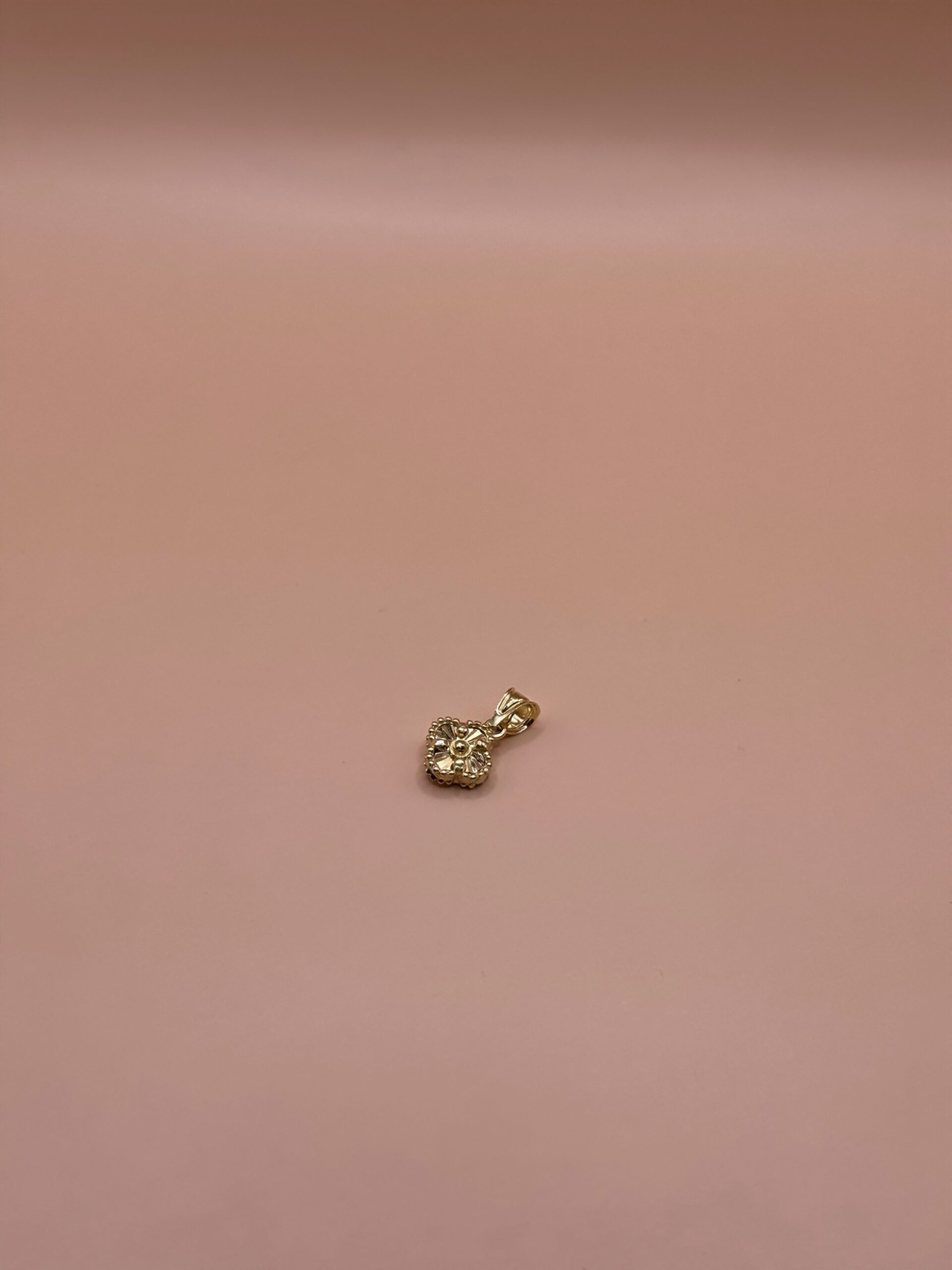 Dije De Oro Estilo Flor 14k