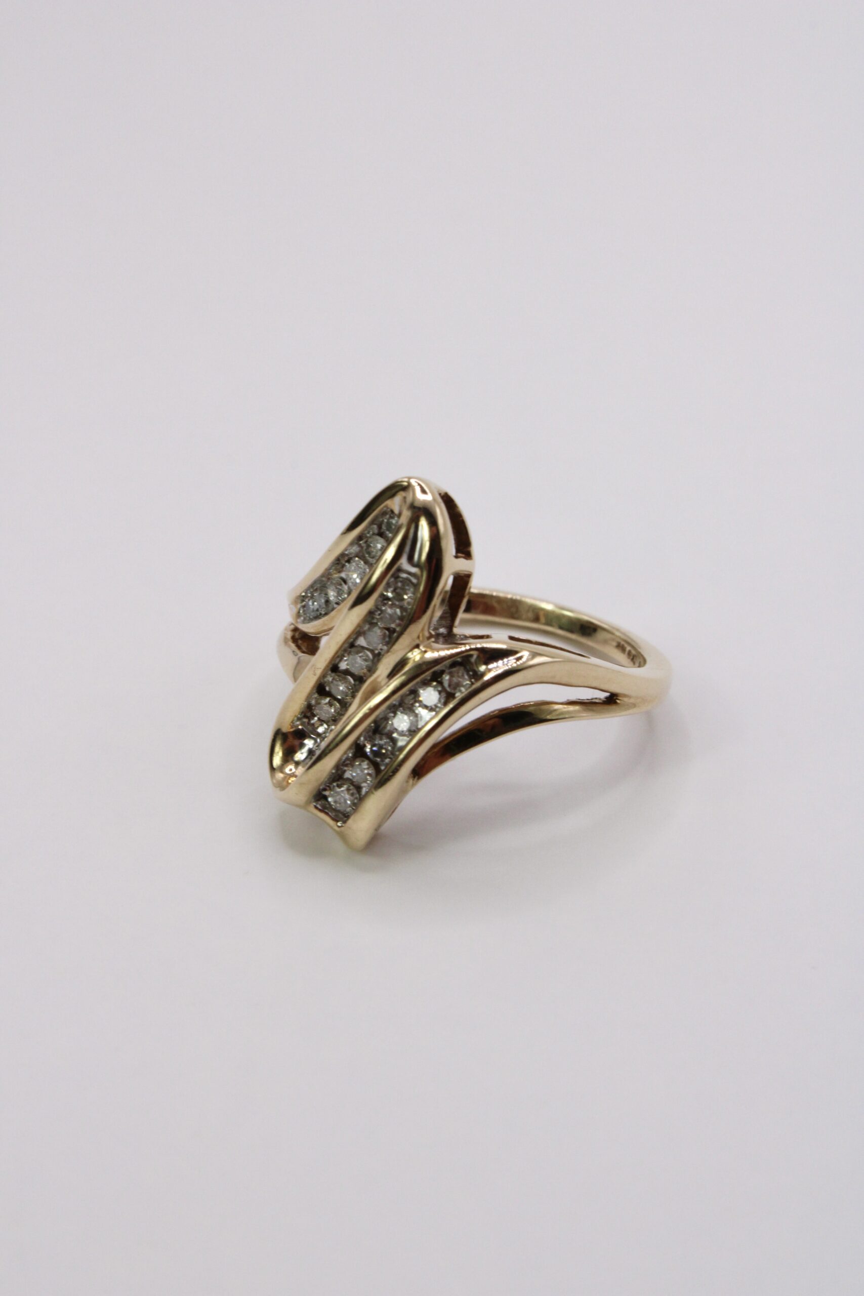 Anillo 10k Diamantes Naturales Diseño Ondulado