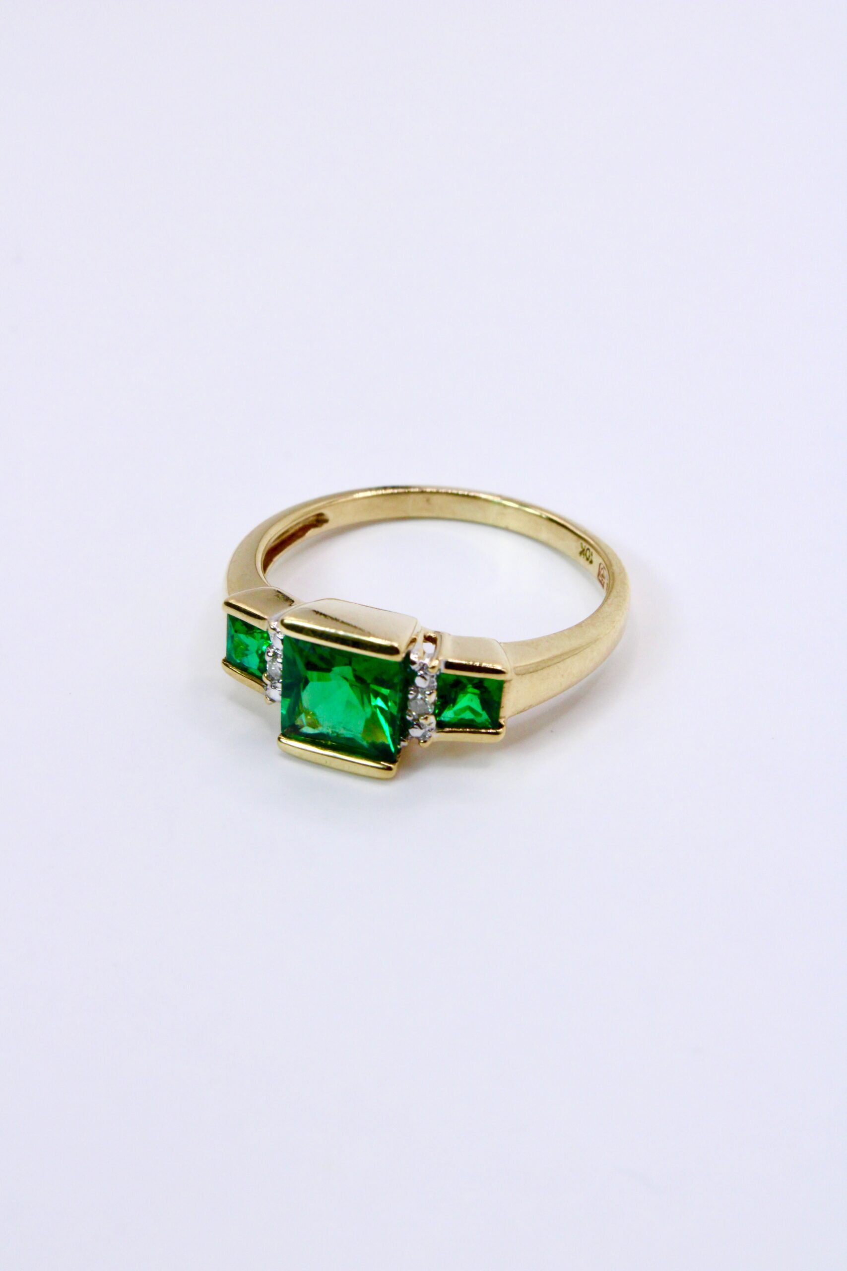 Anillo Oro 10k y Esmeralda