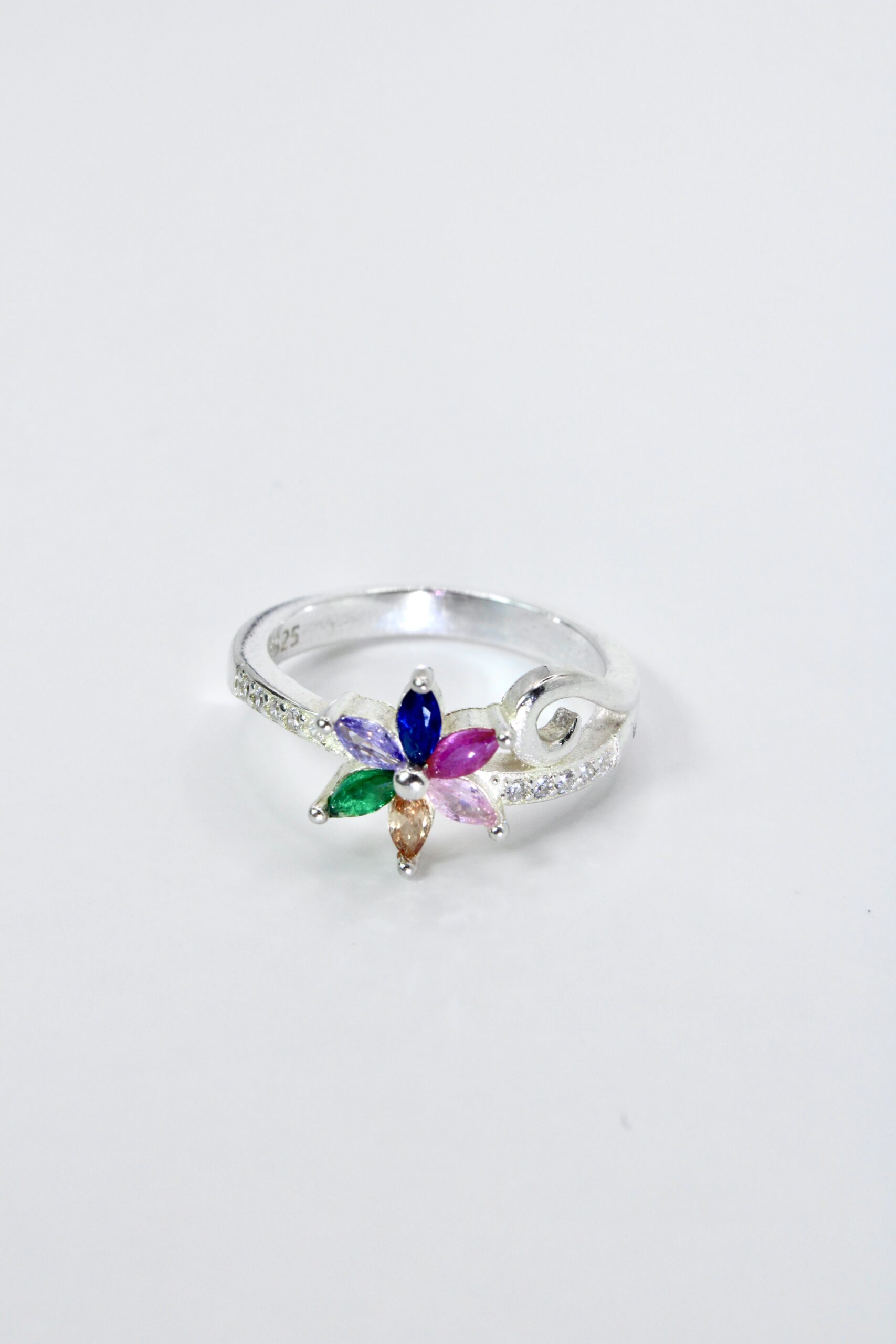 Anillo de Plata 925 y Flor Zirconia Arcoiris