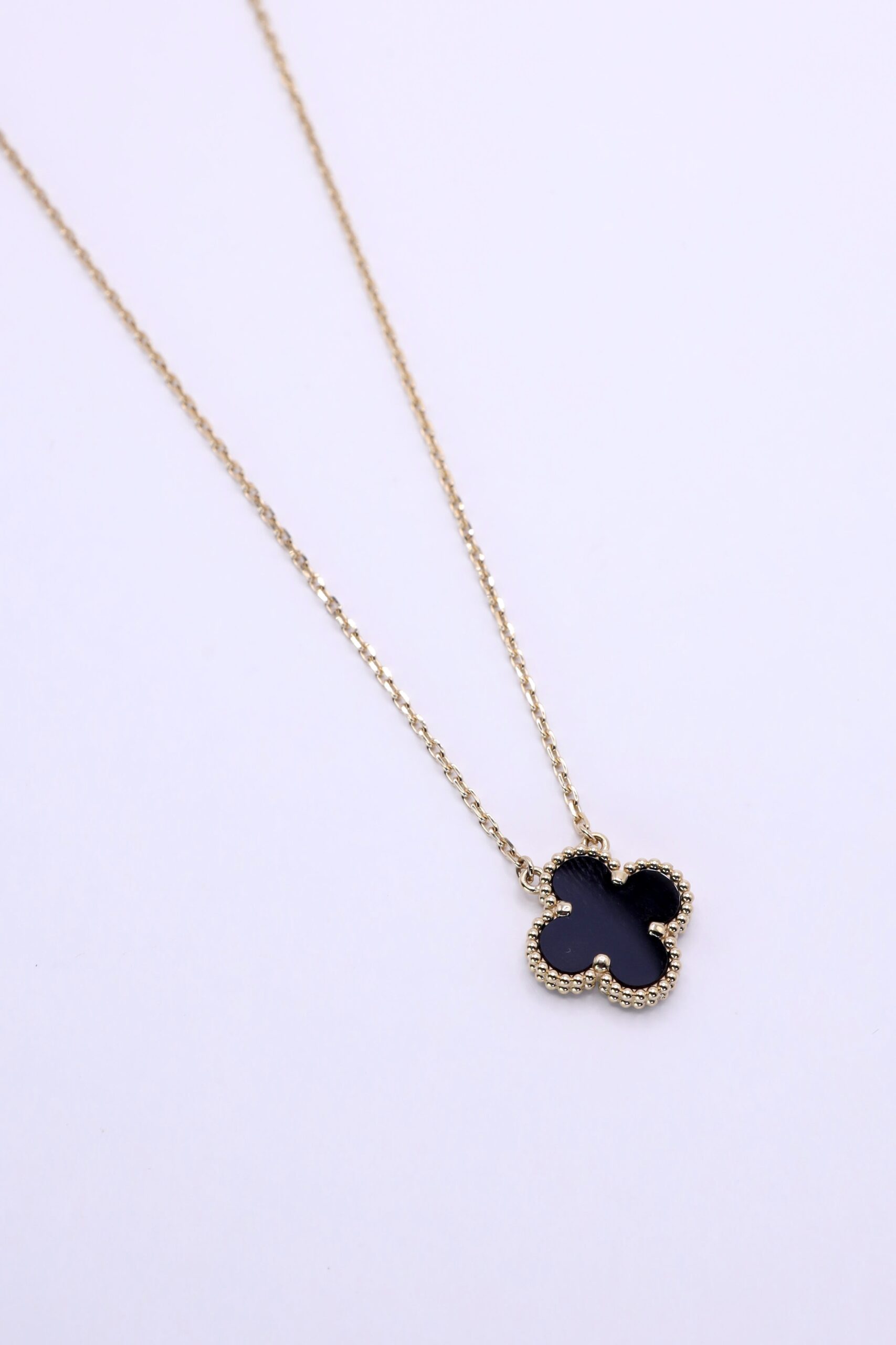 Collar Con Dije de Flor Oro 18k