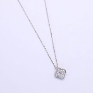Collar Con Dije de Flor Oro Blanco 18k