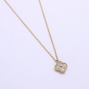 Collar Con Dije de Flor Oro 18k